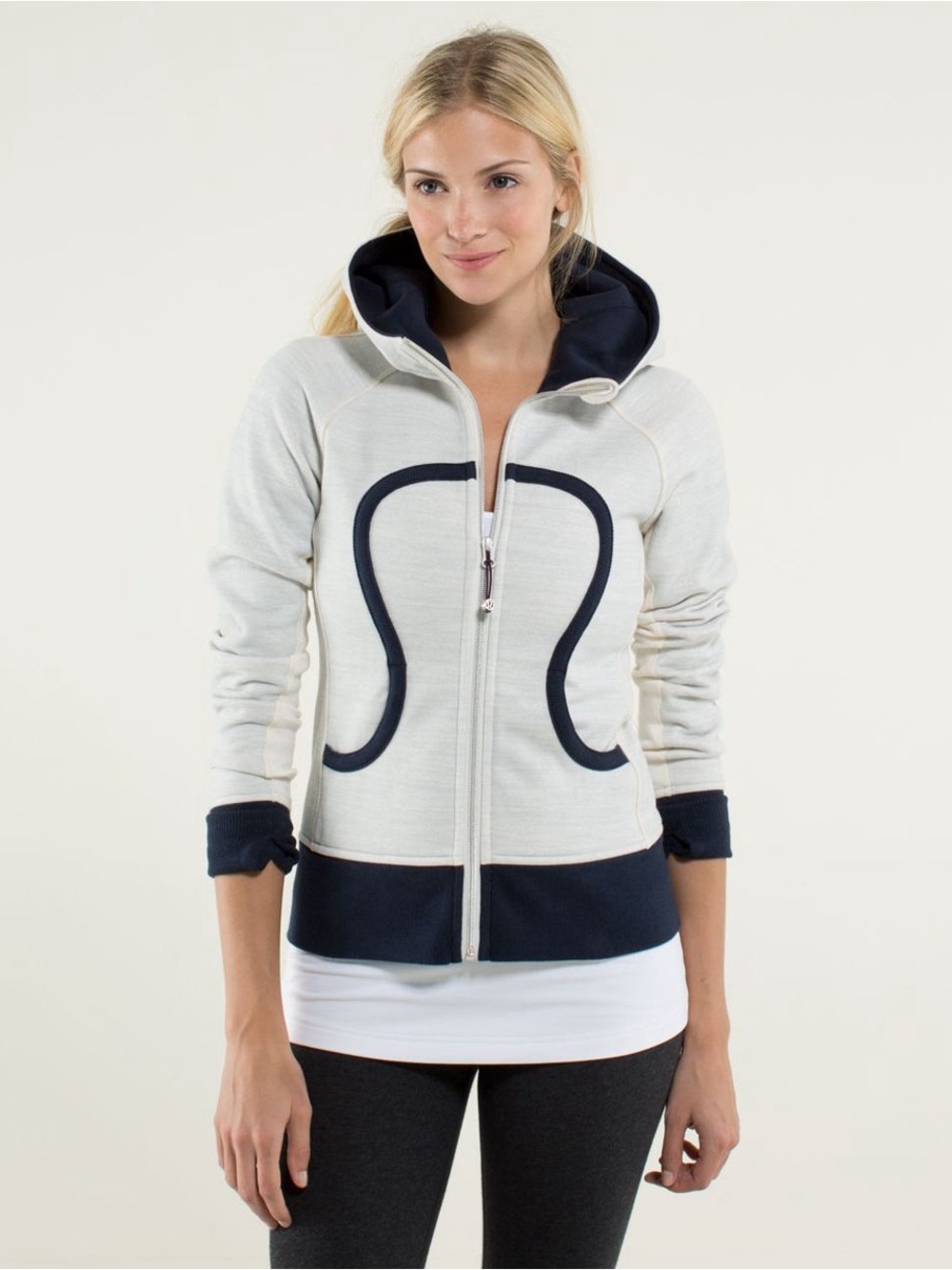 Lululemon Scuba Womenโs Cream and Navy Hooded Zip Jacket